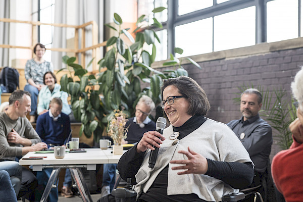 Rede bei den Caring Communities im Kreativpark Lokhalle