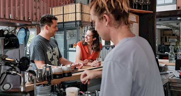 Kaffee von der Infobar im Kreativpark Lokhalle