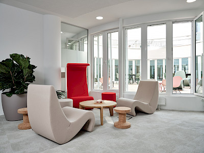Seating lounges in the coworking area at Grünhof Augustinerplatz