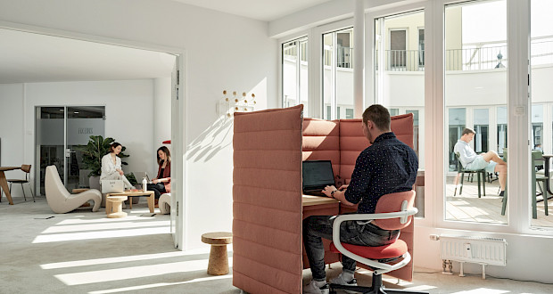Coworking workplaces with a lot of daylight at Augustinerplatz