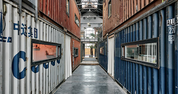 Als Büro ausgebaute Überseecontainer im Kreativpark Lokhalle