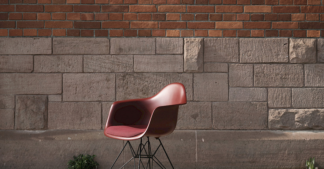 Vitra chair in front of the Kreativpark Lokhalle