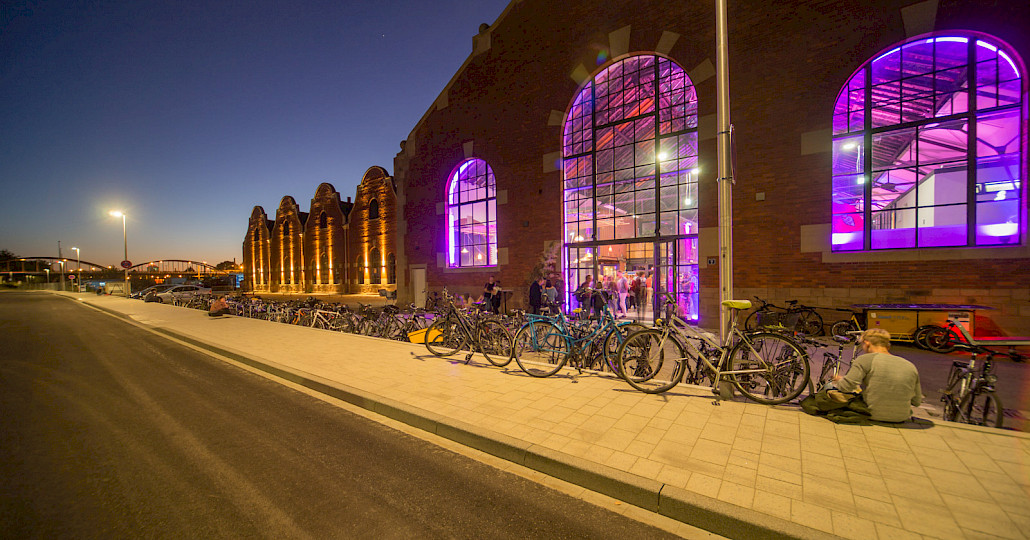 Kreativpark Lokhalle at night