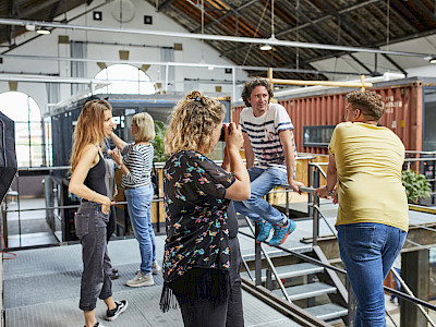Fotoshooting mit Menschen im Kreativpark Lokhalle