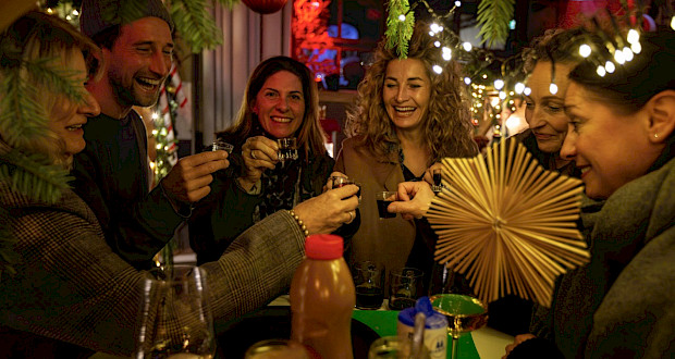 Ausgelassene Stimmung unter Kollegen