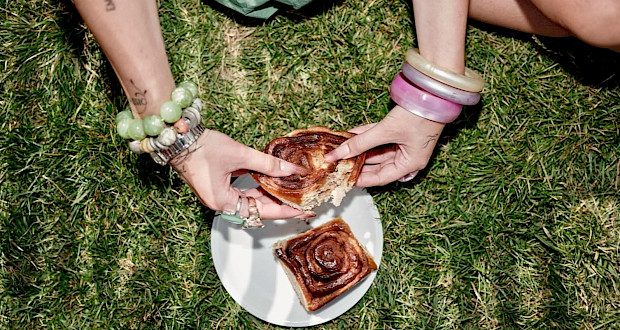Delicious cinnamon rolls at Hokk kiosk