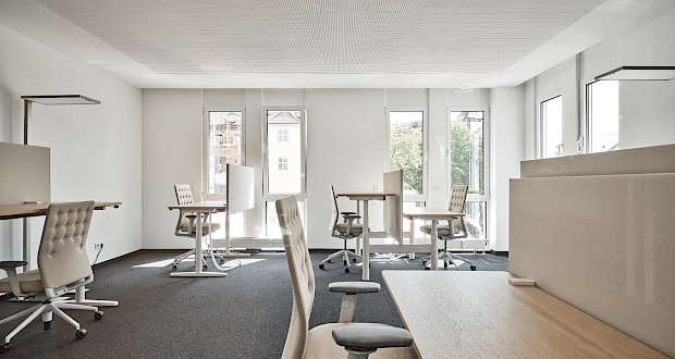 Schön eingerichtetes Teambüro im Grünhof Freiburg