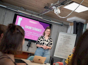 Präsentation im professionellen Meetingraum im Kreativpark Lokhalle