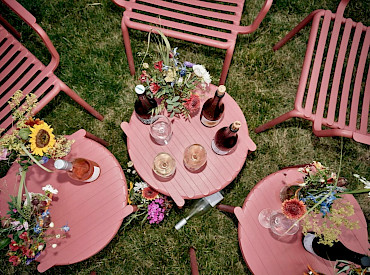 Wine bottles in a summery setting with flowers at Hokk kiosk