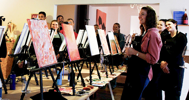 Gemeinsames Malen und Wein trinken bei Wein und Werk